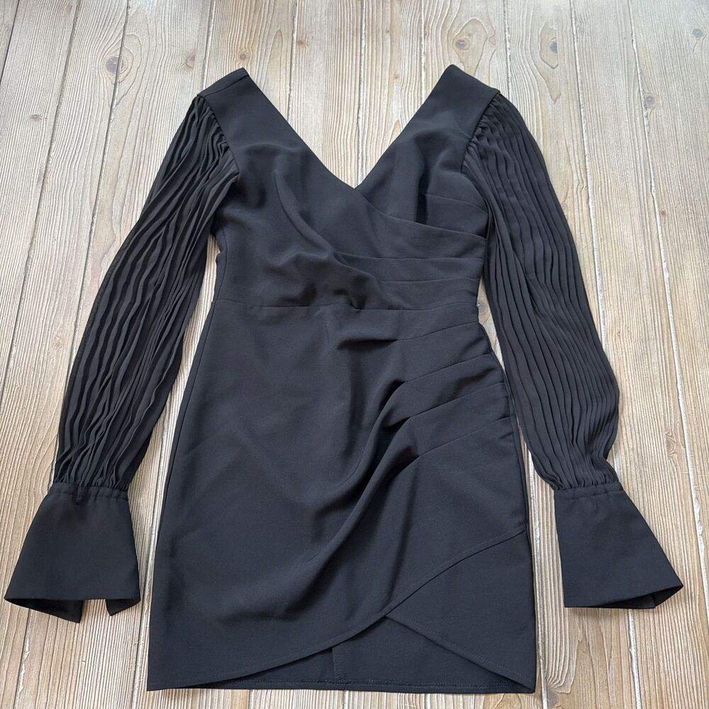 Karlie NWT Dress Women Black Mini Ruched Pleated Tulip Hem Bell Sleeve - Medium